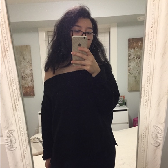 Off shoulder sweater - Picture 3 of 6